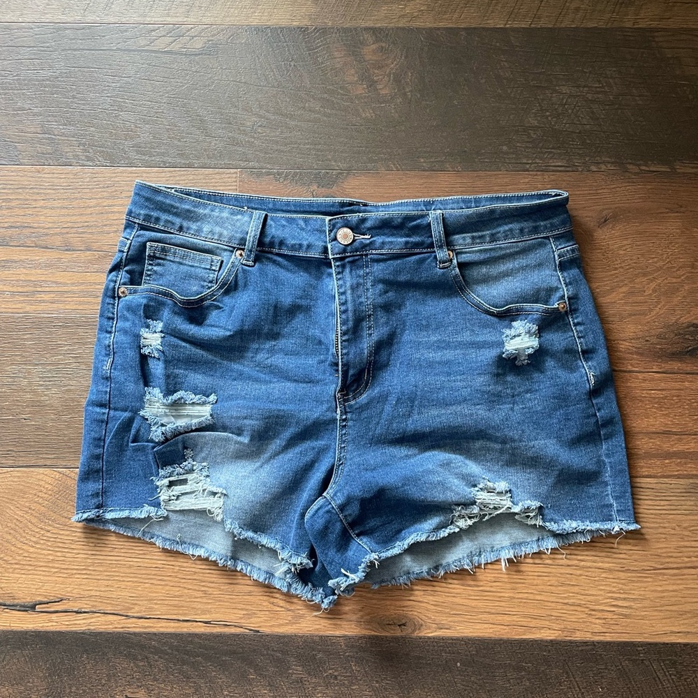 Women’s ripped jeans shorts. Size XL